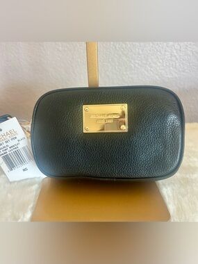 NWT ✨Michael Kors Black Pebbled Leather Wristlet with Gold Plate